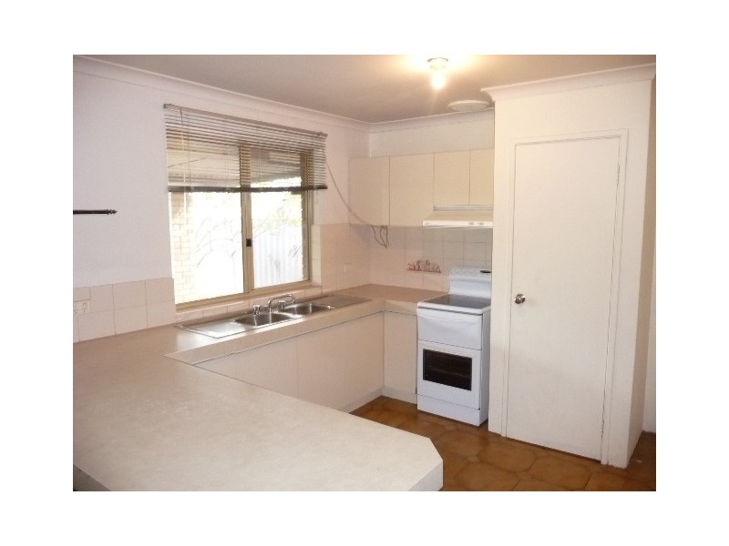 4 Carmody Road, Waikiki WA 6169