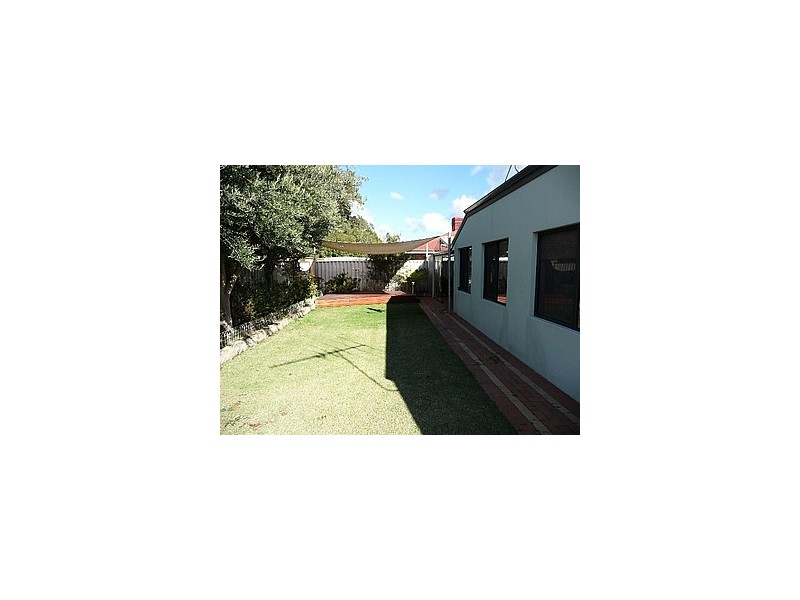 17 Grampian Court, Cooloongup WA 6168