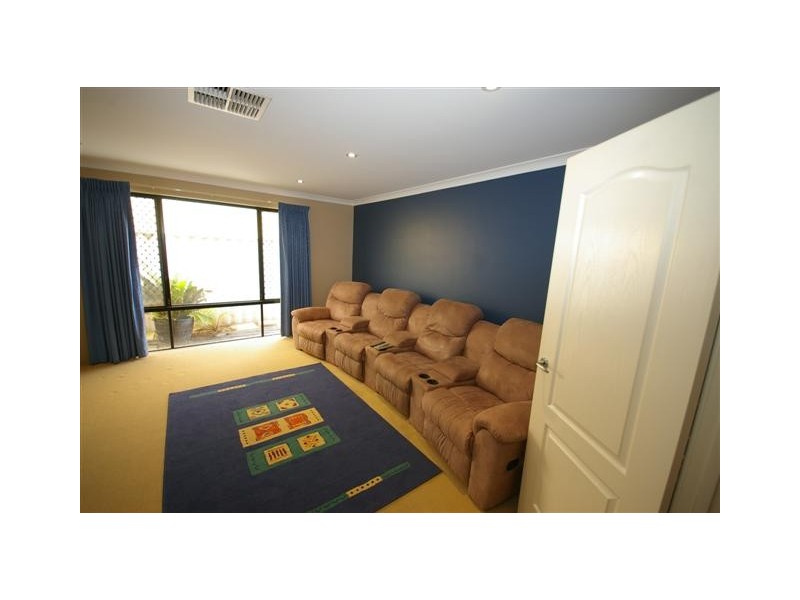 7 Caprice Pass, Rockingham WA 6168