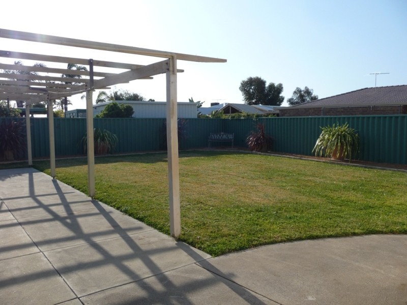 17 Requa Crescent, Warnbro WA 6169