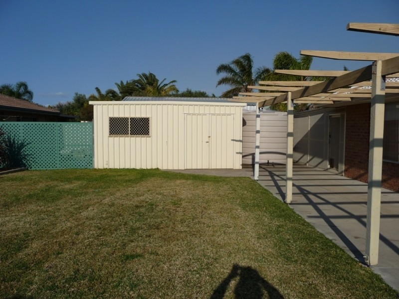 17 Requa Crescent, Warnbro WA 6169