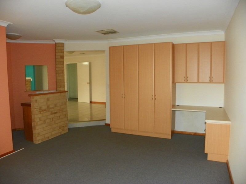 6 Meadow Springs Drive, Meadow Springs WA 6210