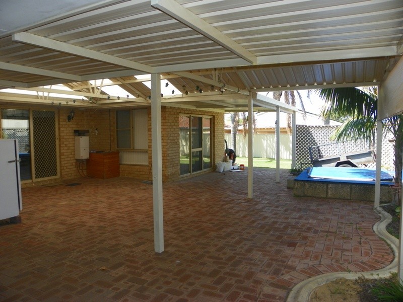 6 Meadow Springs Drive, Meadow Springs WA 6210