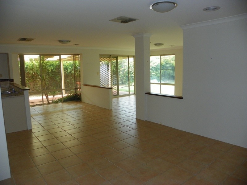 37 Montebourg Meander, Port Kennedy WA 6172