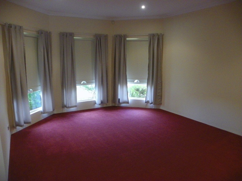 11 Bordeaux Ramble, Port Kennedy WA 6172