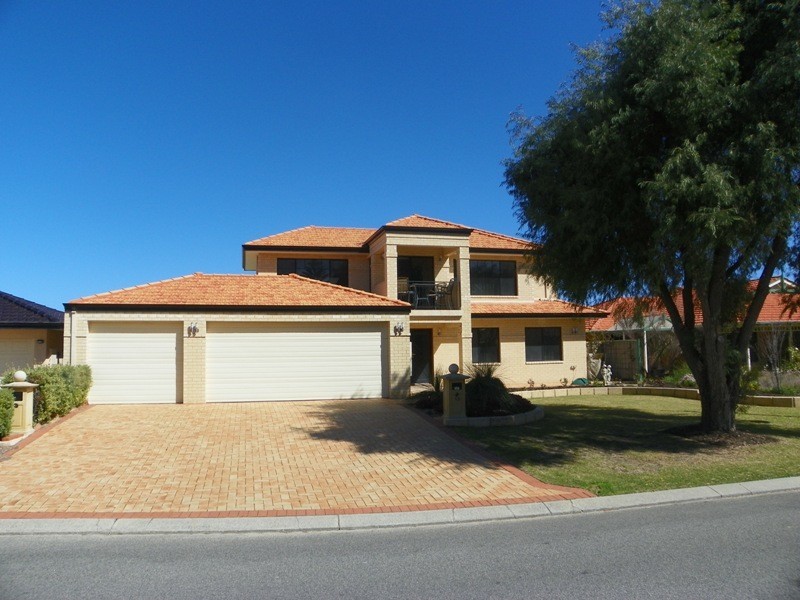 15 Carmargue Green, Secret Harbour WA 6173