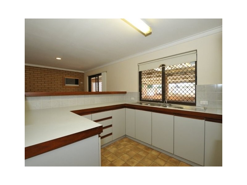 128 Malibu Road, Safety Bay WA 6169