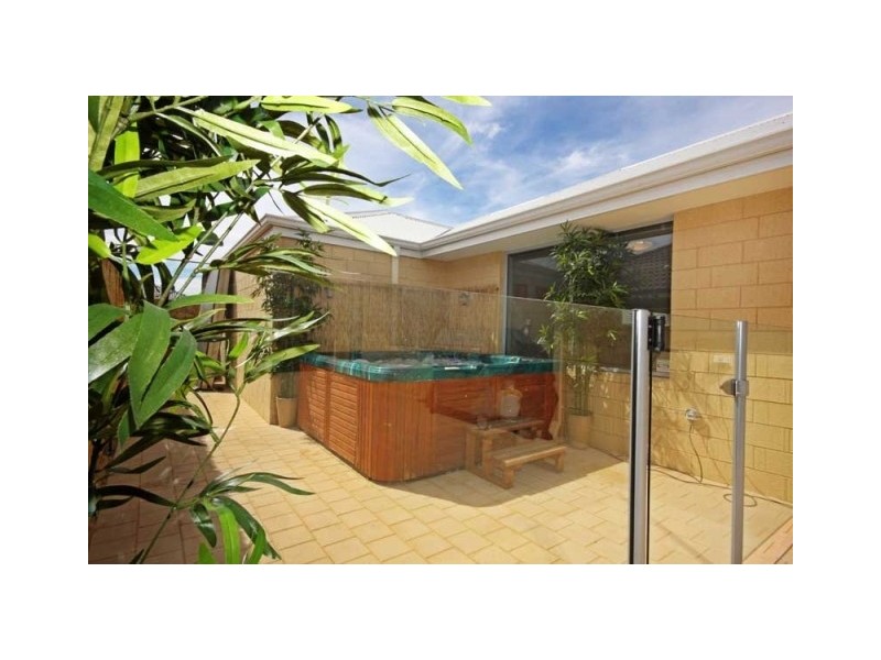 7 Lavinia Crescent, Secret Harbour WA 6173