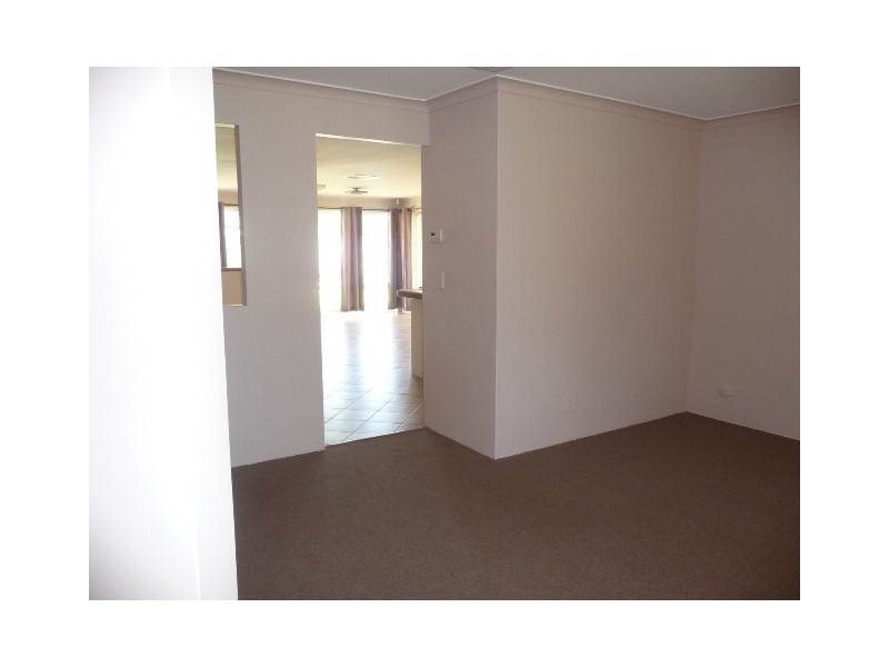 16 Silkhurst Crescent, Warnbro WA 6169