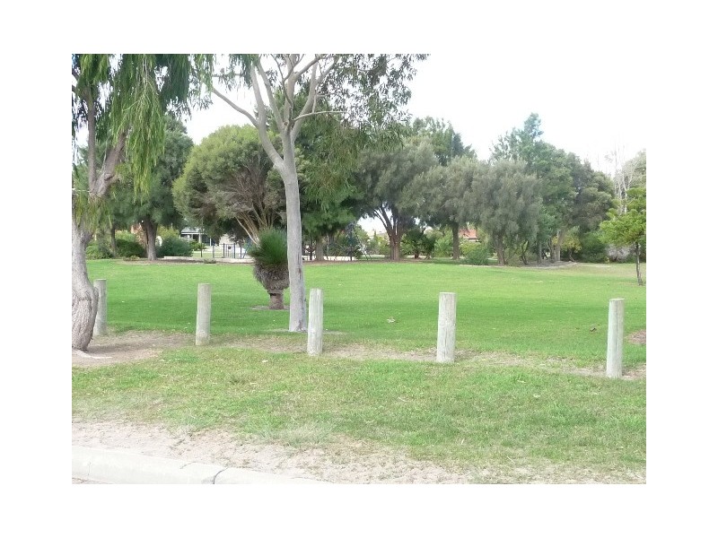 34 Roundhill Drive, Port Kennedy WA 6172