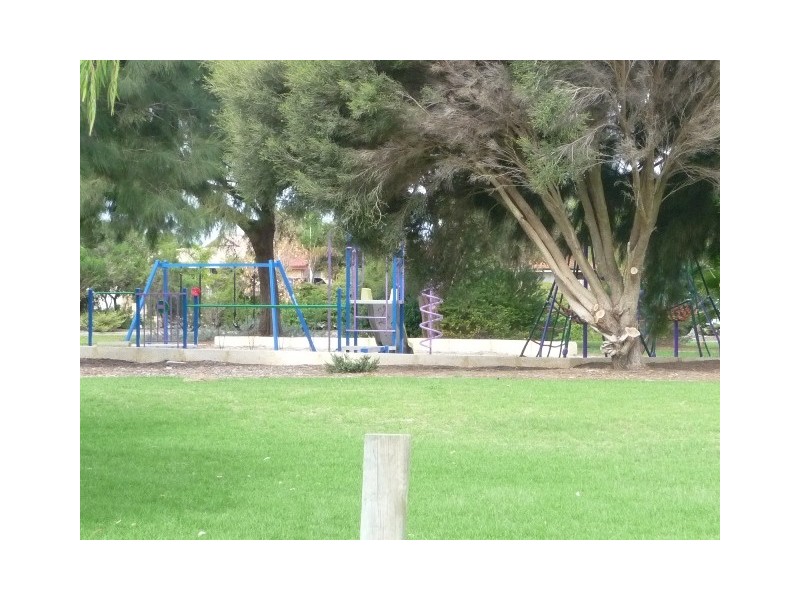 34 Roundhill Drive, Port Kennedy WA 6172