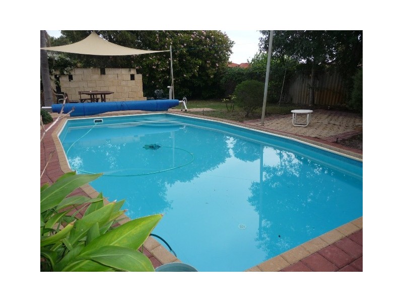 33 Jindarra Close, Cooloongup WA 6168