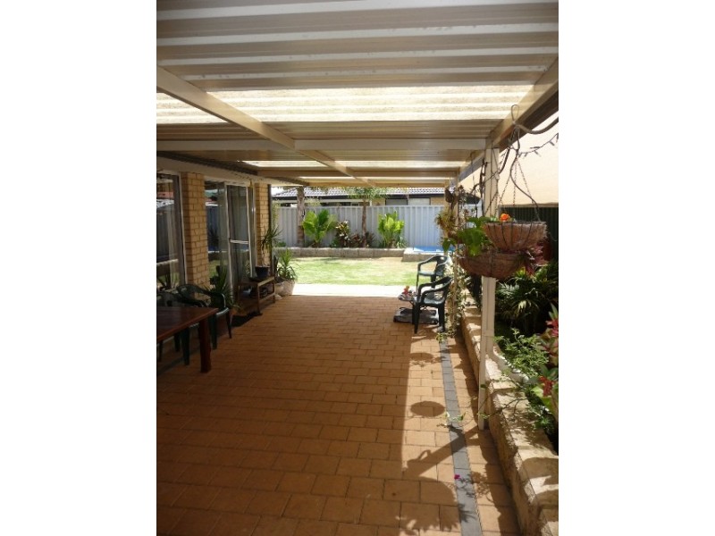 16 Silkhurst Crescent, Warnbro WA 6169