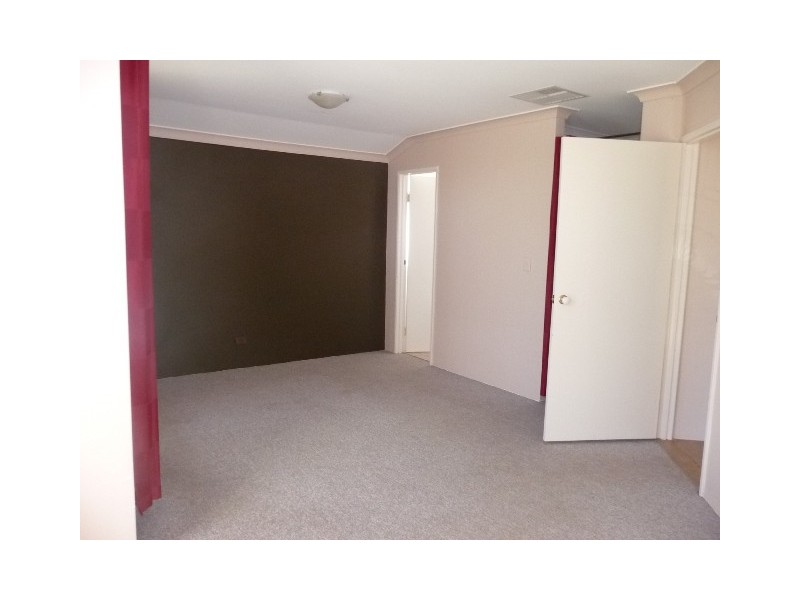 16 Silkhurst Crescent, Warnbro WA 6169