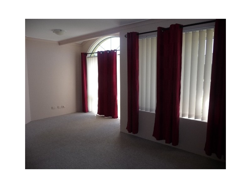 16 Silkhurst Crescent, Warnbro WA 6169