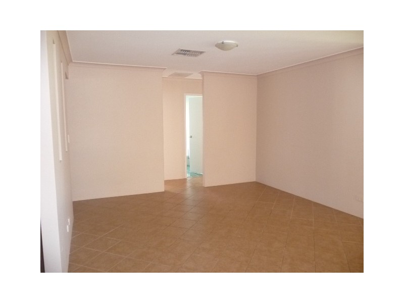 16 Silkhurst Crescent, Warnbro WA 6169