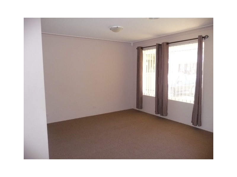 16 Silkhurst Crescent, Warnbro WA 6169