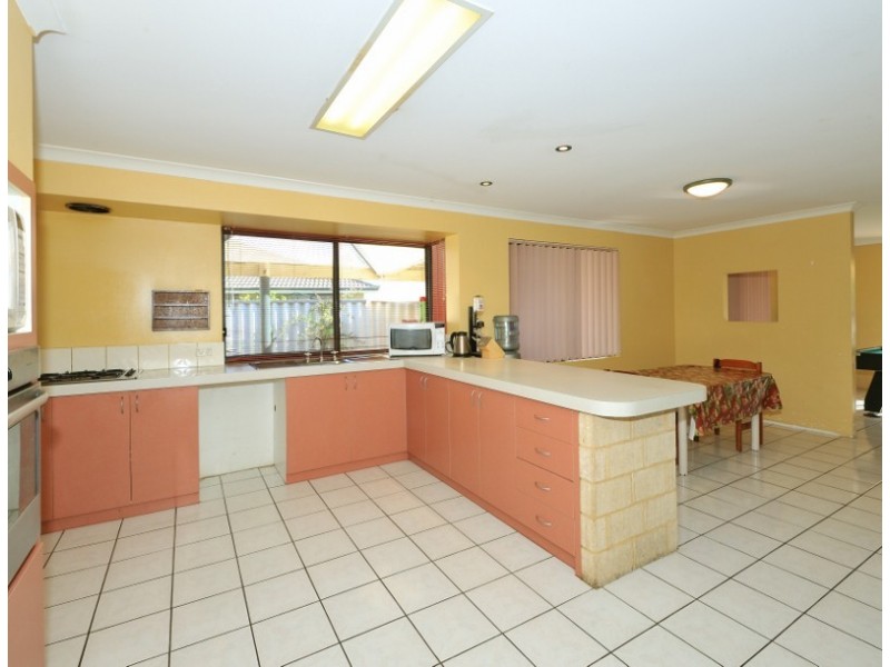 22 Menora Loop, Warnbro WA 6169