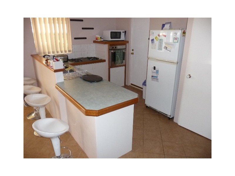 16 Silkhurst Crescent, Warnbro WA 6169