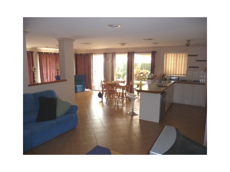 16 Silkhurst Crescent, Warnbro WA 6169