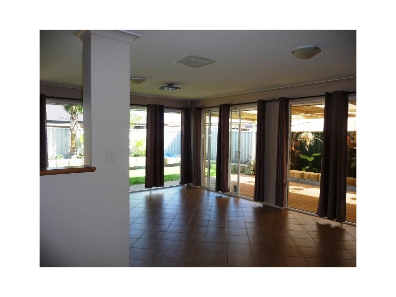 16 Silkhurst Crescent, Warnbro WA 6169