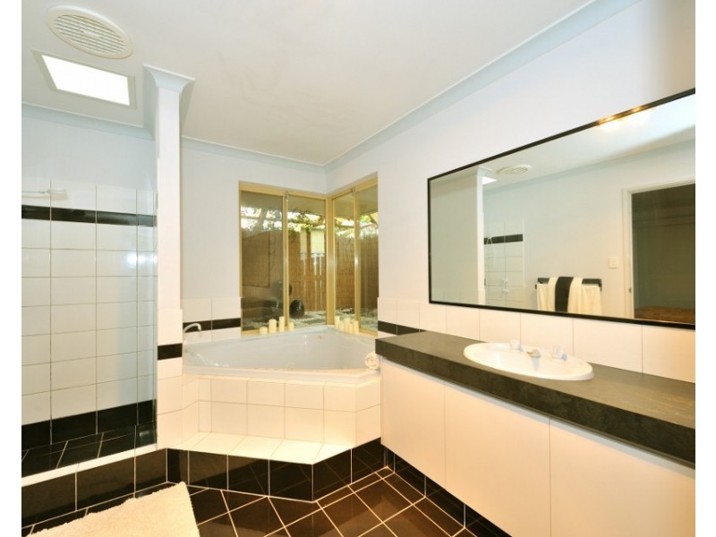 24 Ledger Street, Warnbro WA 6169