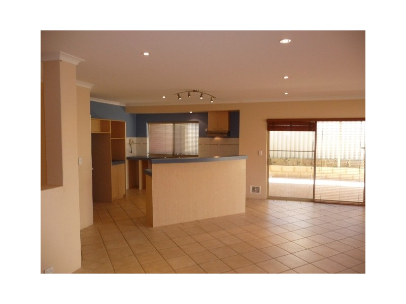 4 Hortonia Avenue, Secret Harbour WA 6173