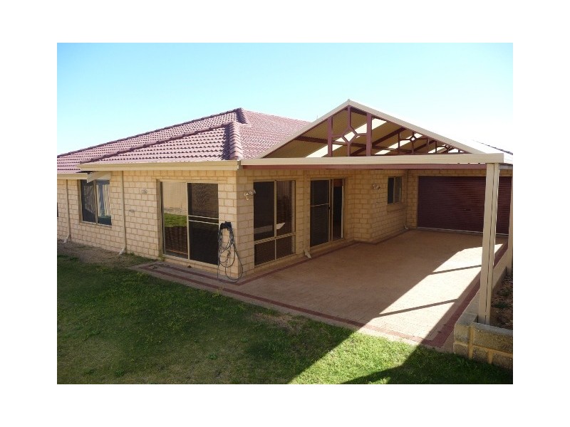 4 Hortonia Avenue, Secret Harbour WA 6173