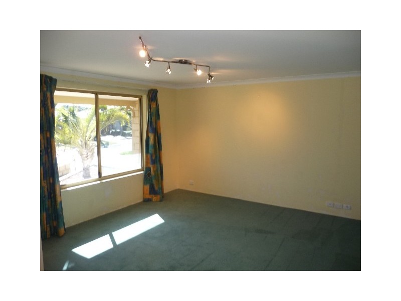 4 Hortonia Avenue, Secret Harbour WA 6173