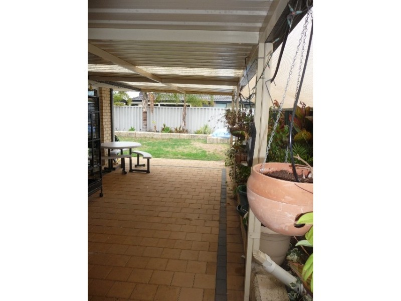 16 Silkhurst Crescent, Warnbro WA 6169