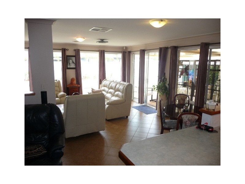 16 Silkhurst Crescent, Warnbro WA 6169