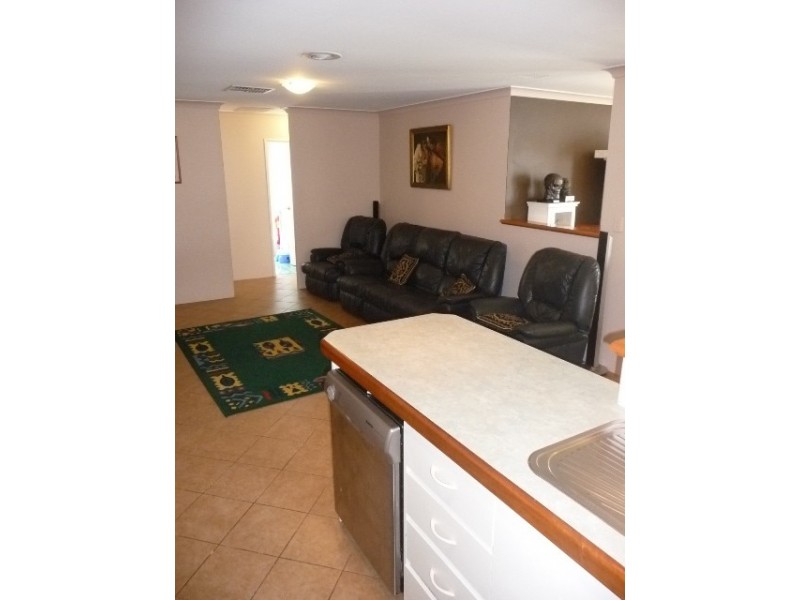 16 Silkhurst Crescent, Warnbro WA 6169