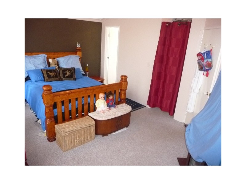 16 Silkhurst Crescent, Warnbro WA 6169