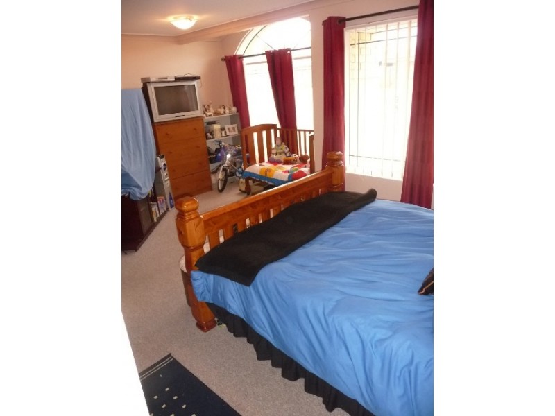 16 Silkhurst Crescent, Warnbro WA 6169