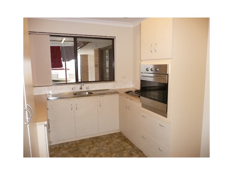 20 Kingsbridge Road, Warnbro WA 6169