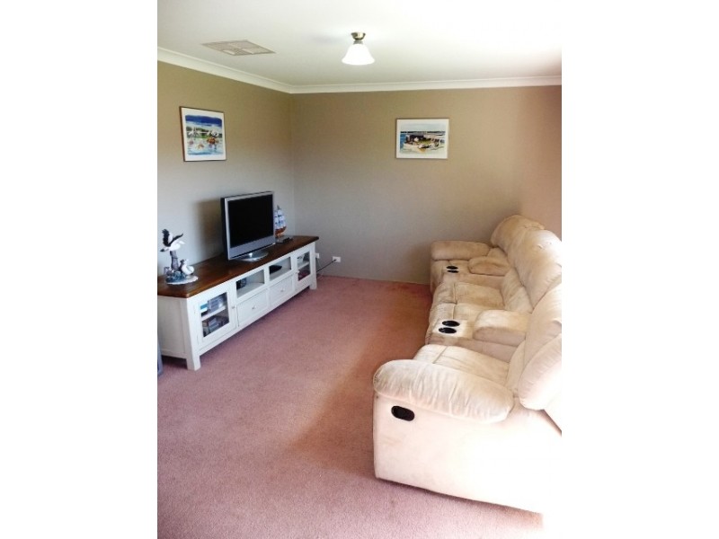 16 Noreena Avenue, Golden Bay WA 6174