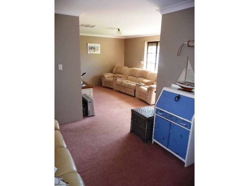 16 Noreena Avenue, Golden Bay WA 6174