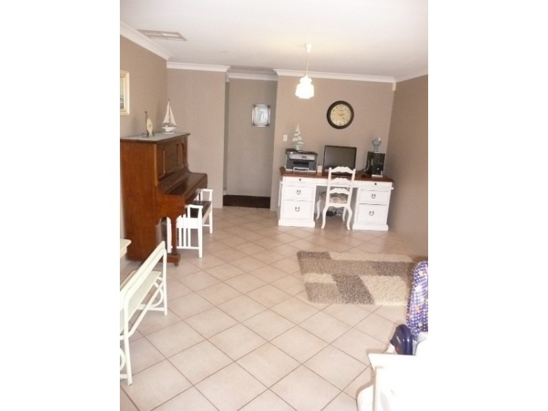 16 Noreena Avenue, Golden Bay WA 6174