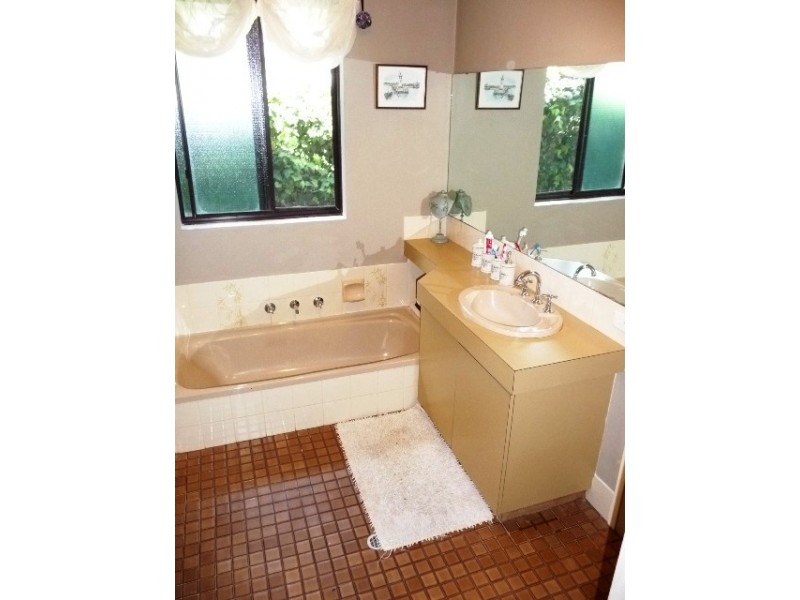 16 Noreena Avenue, Golden Bay WA 6174