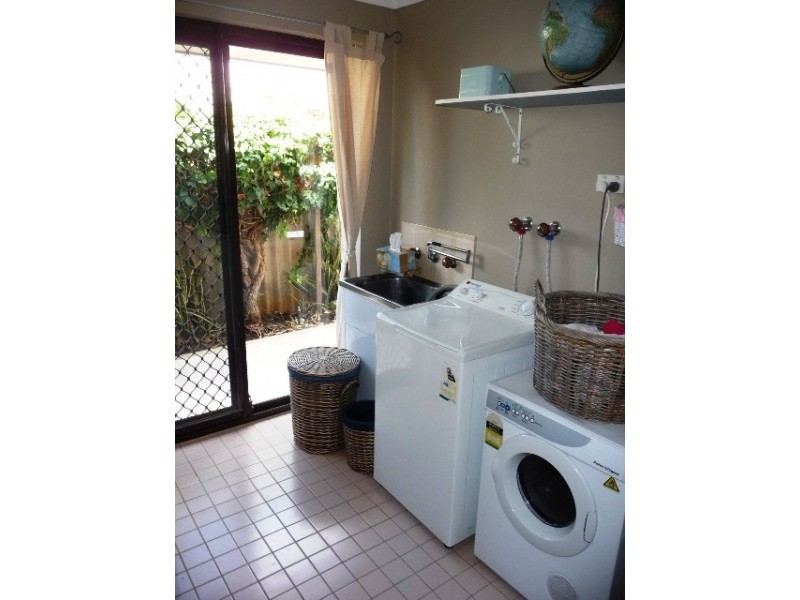 16 Noreena Avenue, Golden Bay WA 6174