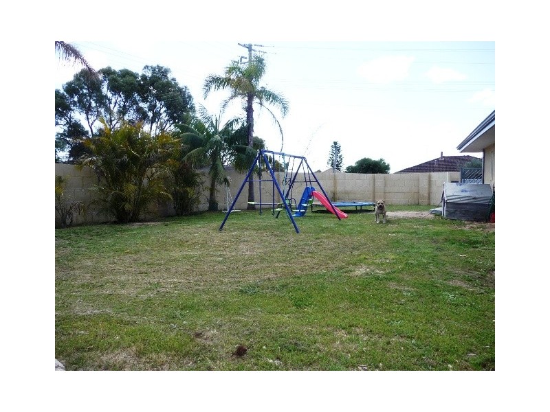 16 Noreena Avenue, Golden Bay WA 6174