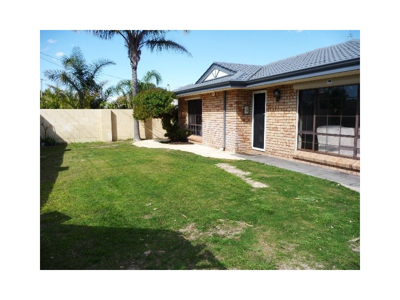 16 Noreena Avenue, Golden Bay WA 6174