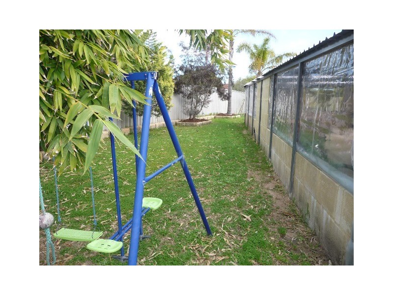 16 Noreena Avenue, Golden Bay WA 6174