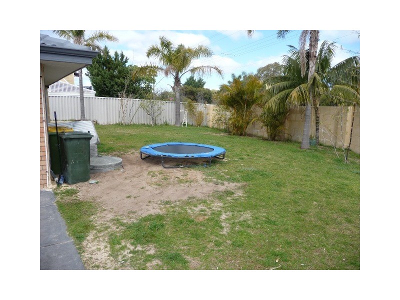 16 Noreena Avenue, Golden Bay WA 6174