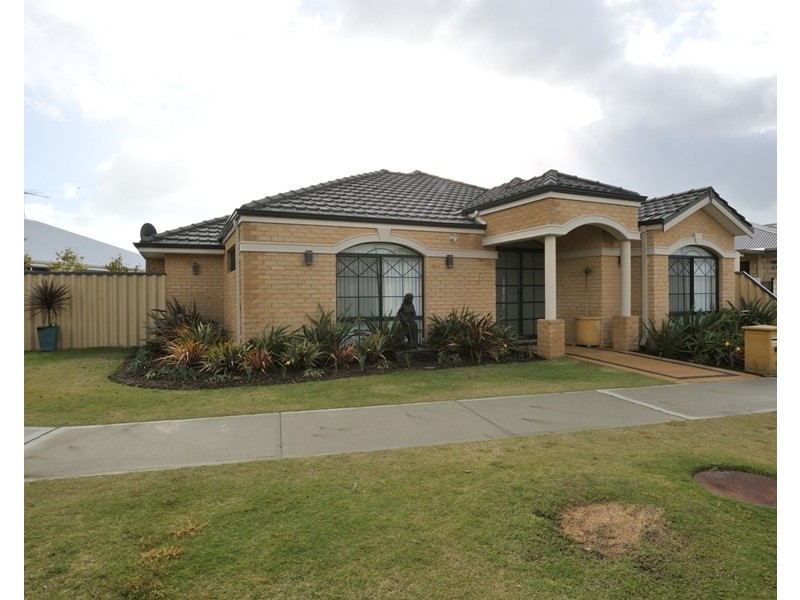 8 Epsilon Drive, Rockingham WA 6168