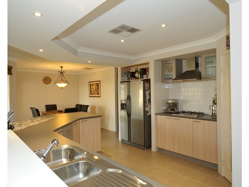 8 Epsilon Drive, Rockingham WA 6168