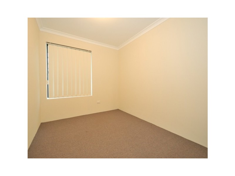 20 Kingsbridge Rd, Warnbro WA 6169