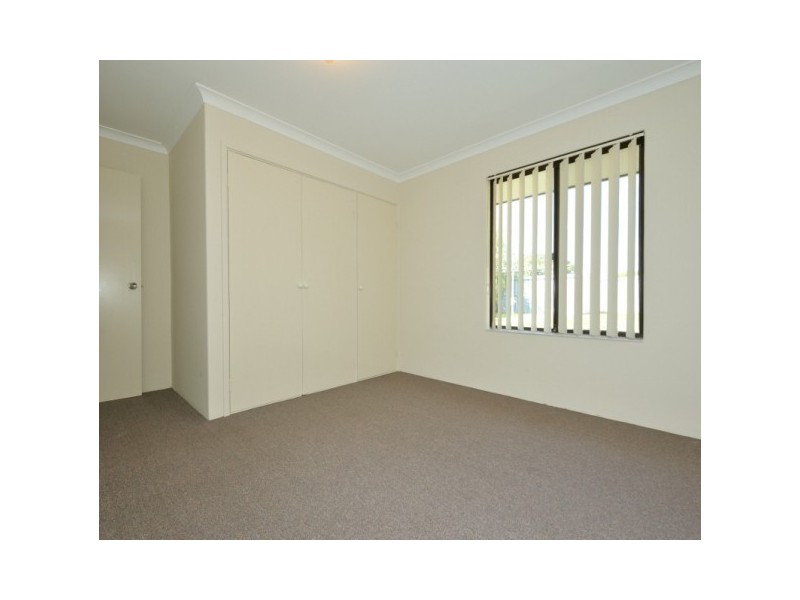 20 Kingsbridge Rd, Warnbro WA 6169