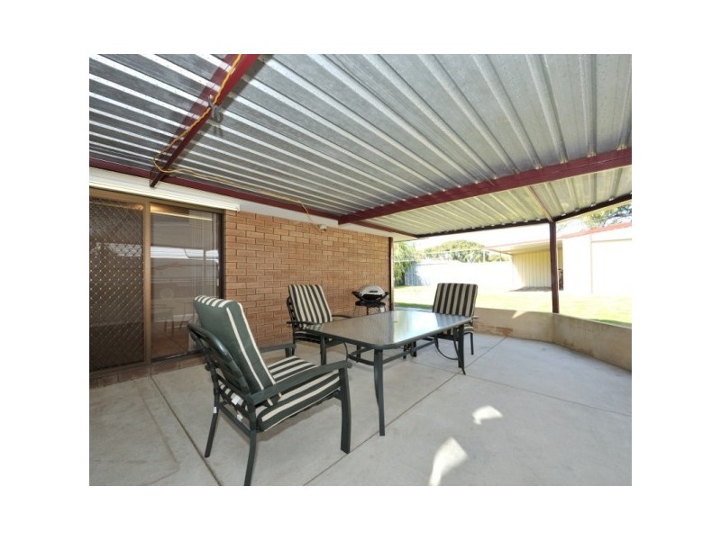 20 Kingsbridge Rd, Warnbro WA 6169