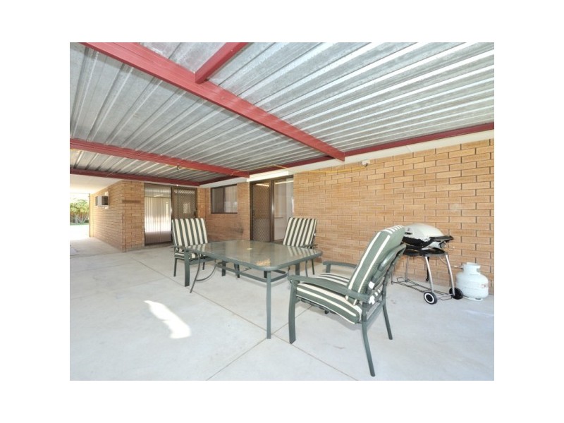 20 Kingsbridge Rd, Warnbro WA 6169